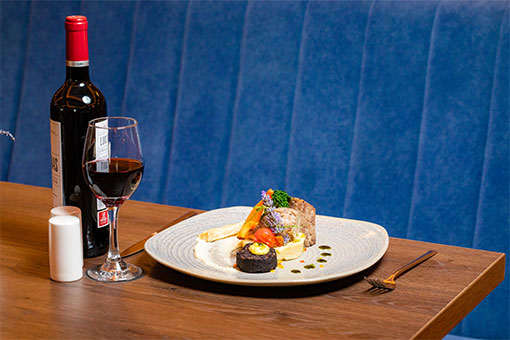 Dinenr in the Manse Restaurant Gleesons Gallery